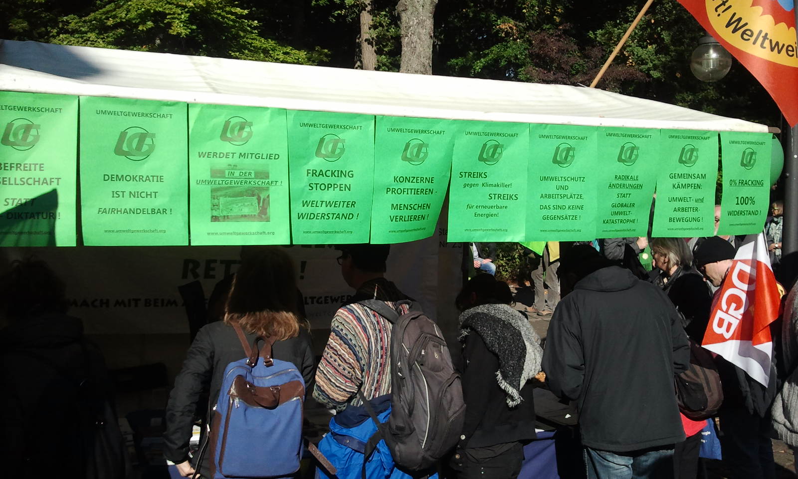 5 UG Infostand Anti TTIP Demo Berlin 2015 10 10